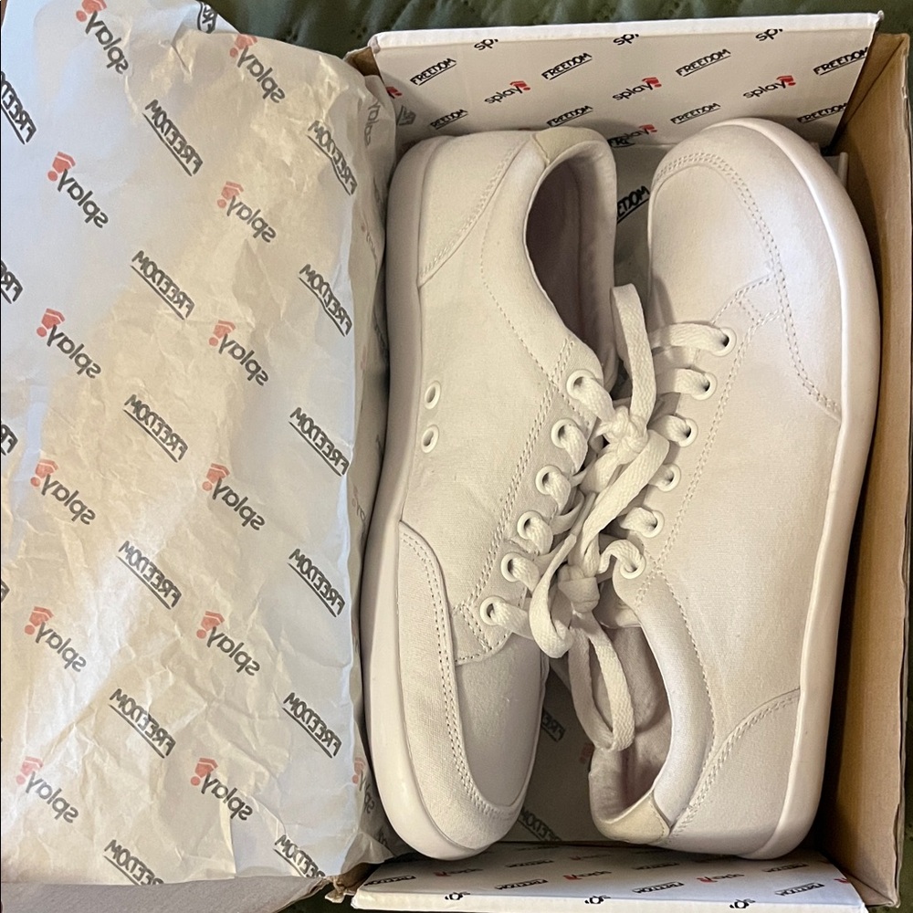 NWT Splay Barefoot White Sneakers